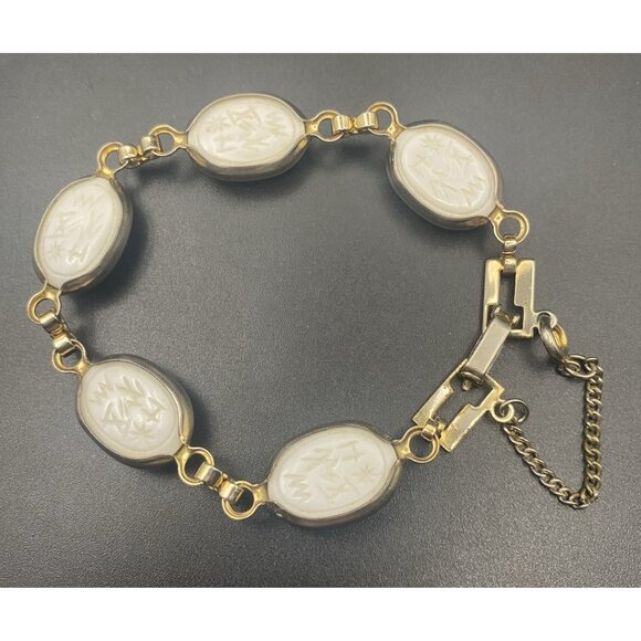 Vintage Egyptian Revival White Glass Scarab Bracelet Gold Tone Safety Chain 7.75 - Picture 4 of 7